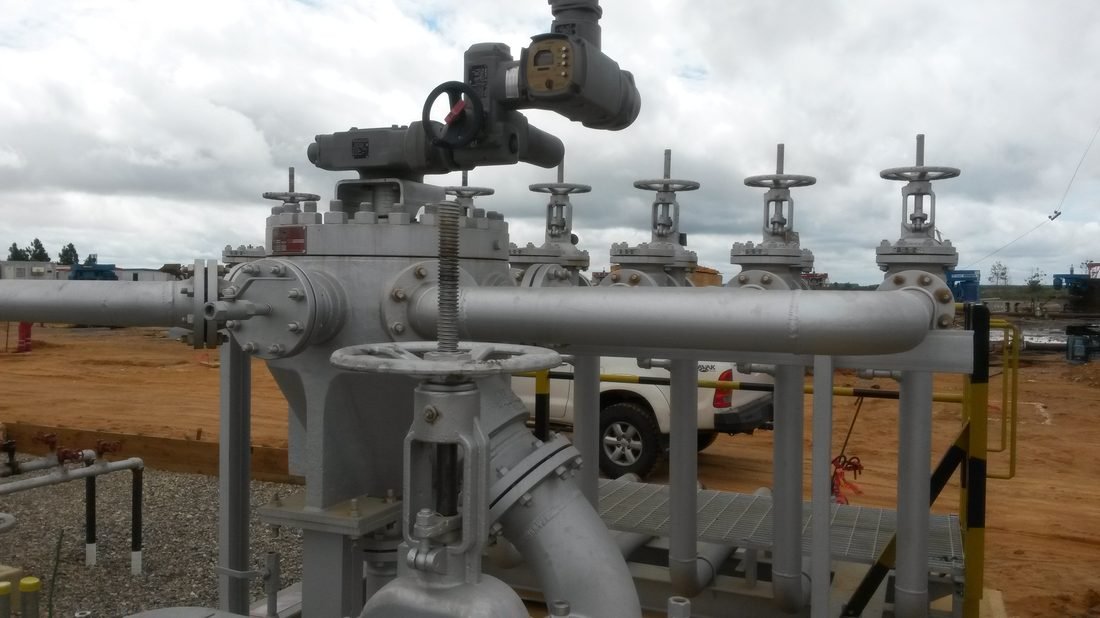 Estación de válvulas en campo petrolero